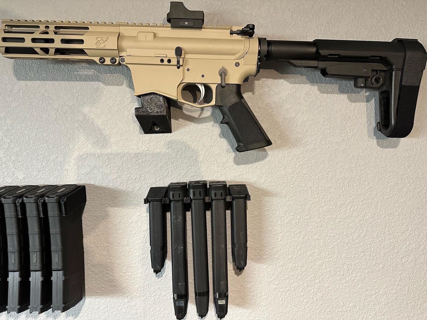 Glock Magazine Holder/ Wall Mount for Glock 17/19/22/23/26/27/34/36 - Bunker Prints