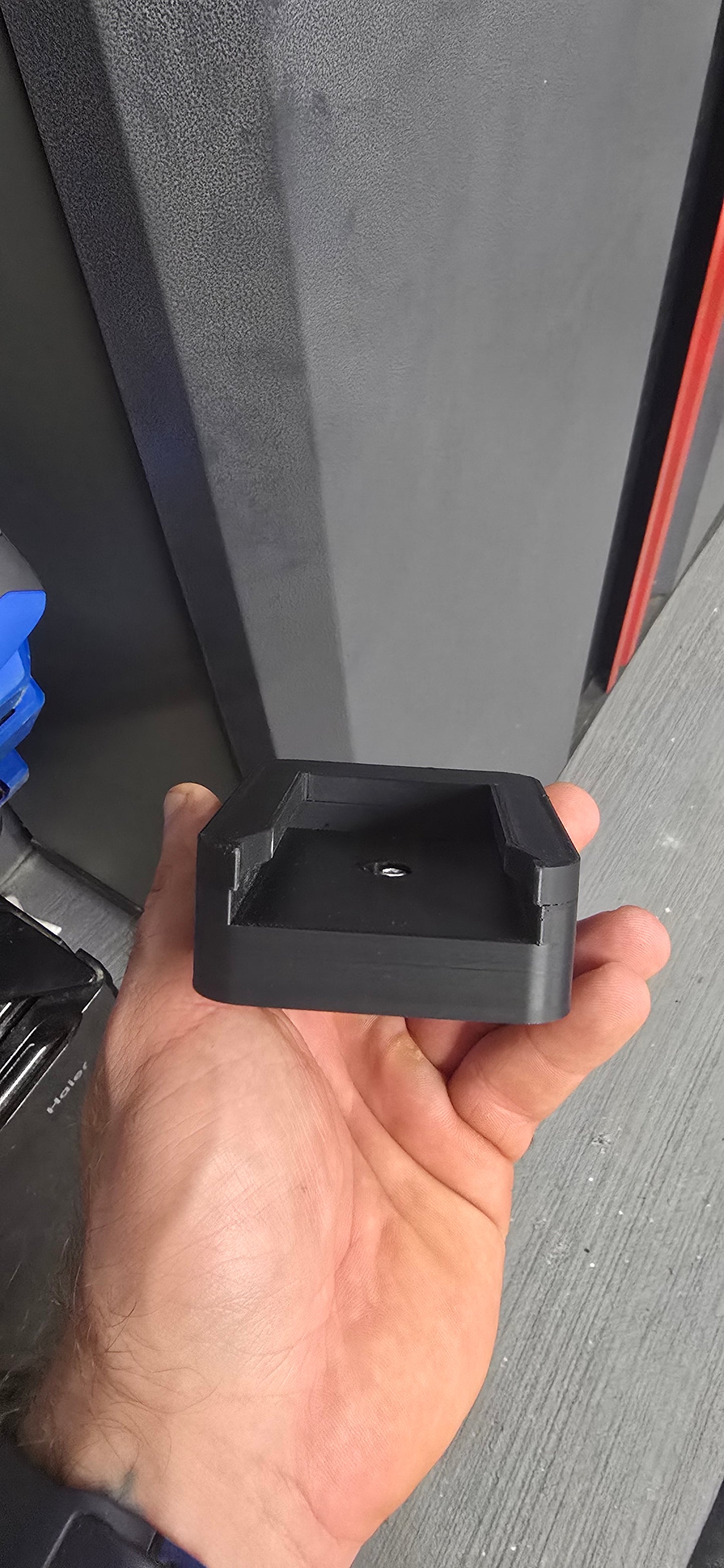 Kobalt 24V Magnetic Battery Holder – Magnetic Shop Organizer